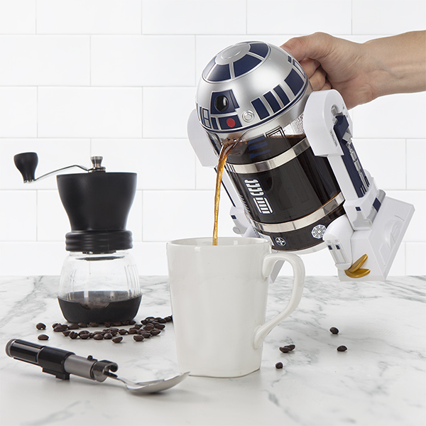 pouring-coffee-with-r2d2-coffee-press